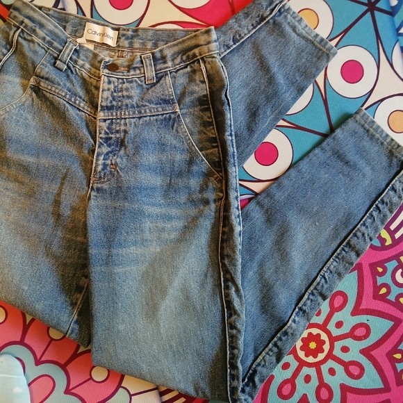 Size 11 Vintage Calvin Klein faded relaxed-fit high waisted jeans. - Picture 3 of 9